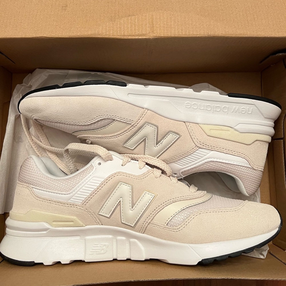 New Balance Classics 997H (9.5M - 11W)